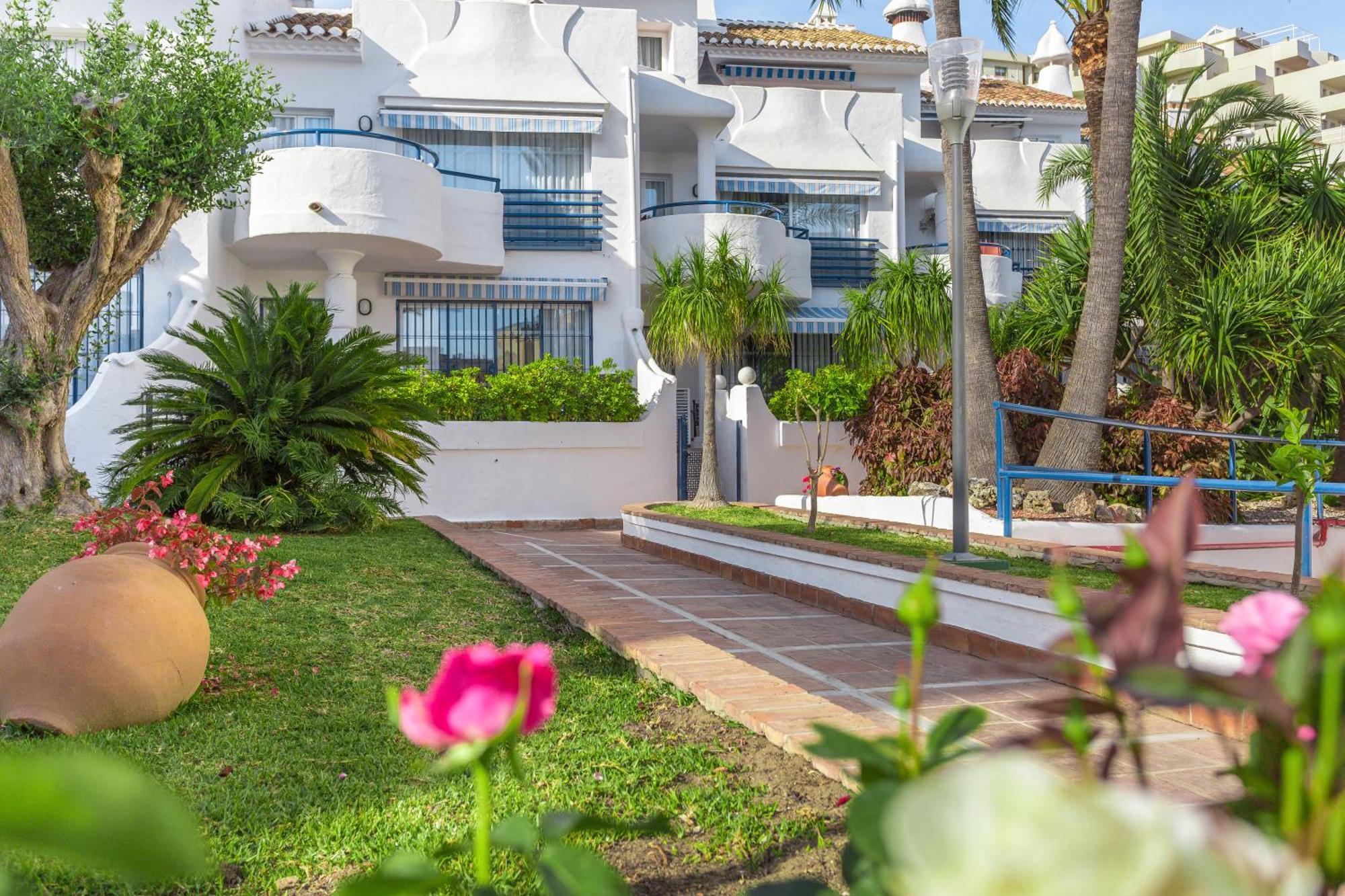 Sahara Sunset Aparthotel Benalmadena Exterior photo